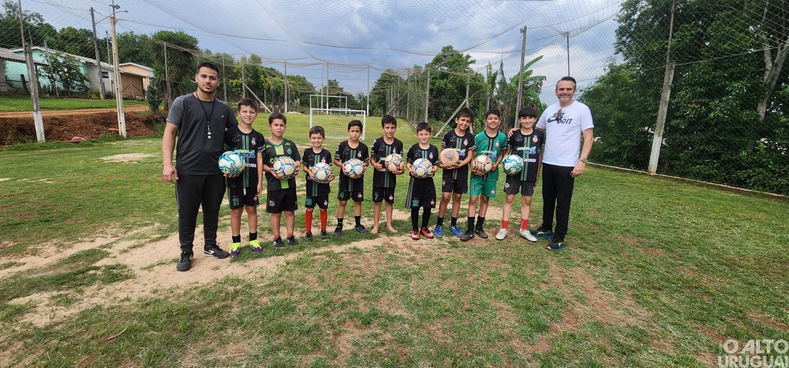 Aulas de futebol iniciam no Distrito do Ipuaçu em Caiçara