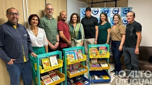 Vitrola realiza doação de livros ao HDP de FW