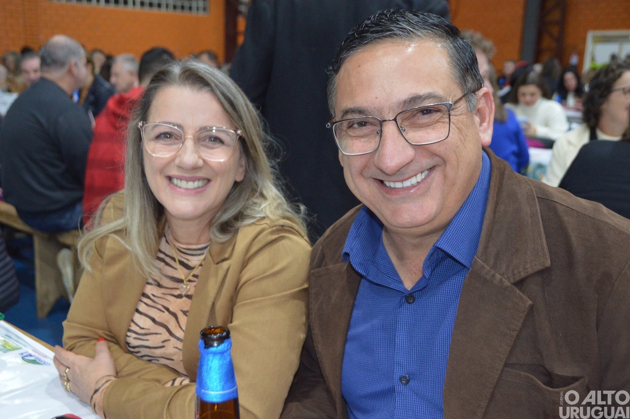 Centenas de pessoas participam da 19ª Festa do Leitão