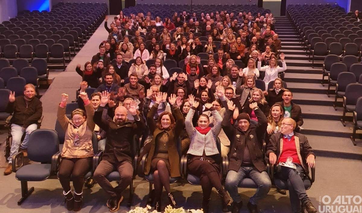 URI/FW marca aniversário com homenagens aos funcionários