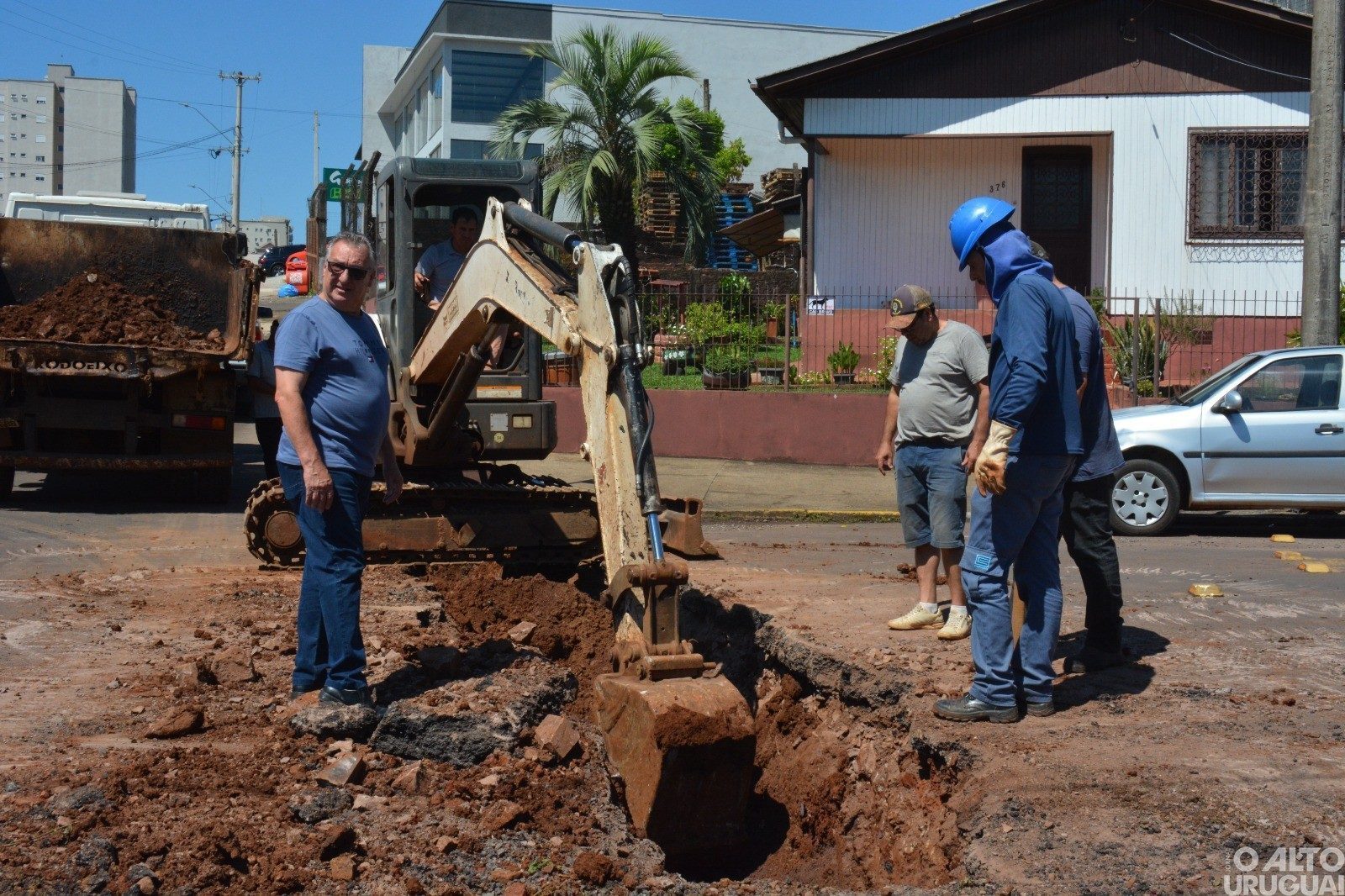 Rua Carlos Gomes com Tenente Lira em FW recebe tubulação para drenagem pluvial