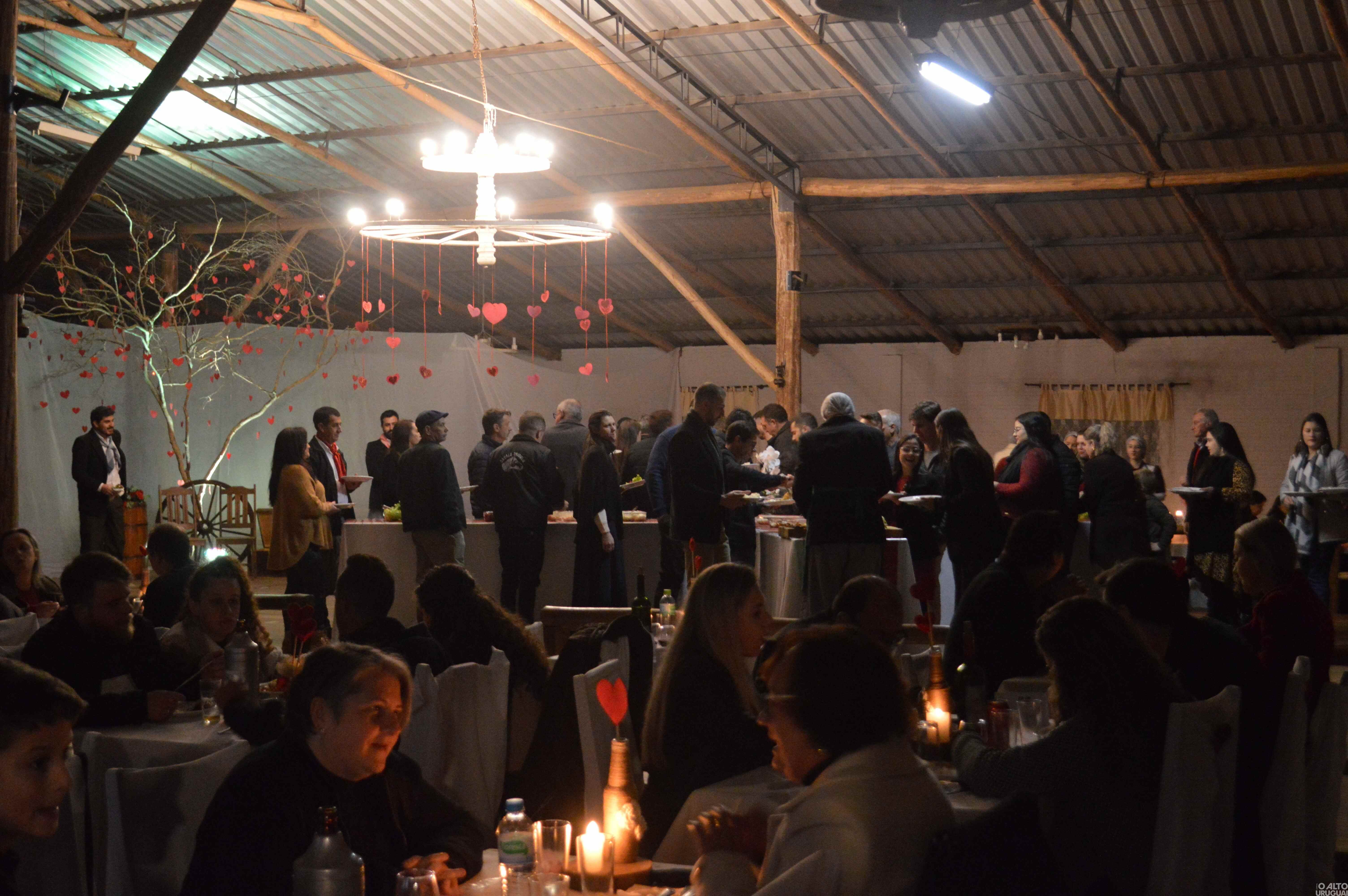 Noite do Galanteio reúne casais no CTG Rodeio da Querência