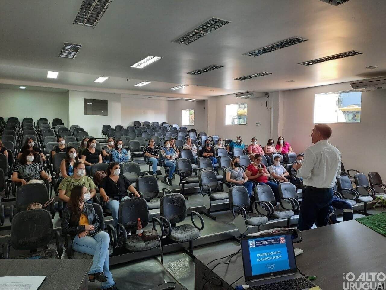 Merendeiras de Caiçara participam de capacitação