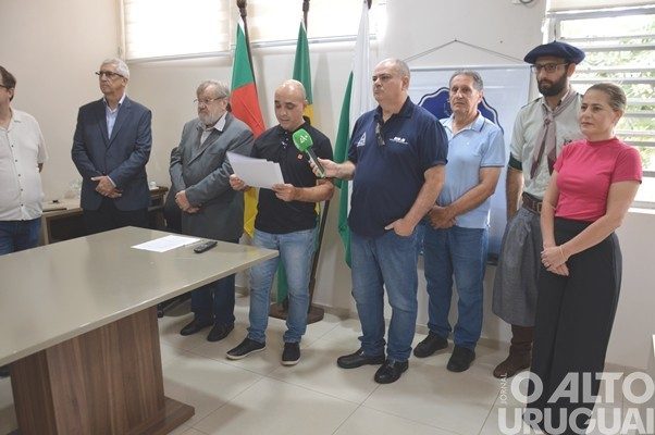 Prefeitura de FW apresenta selo e programação comemorativos aos 70 anos