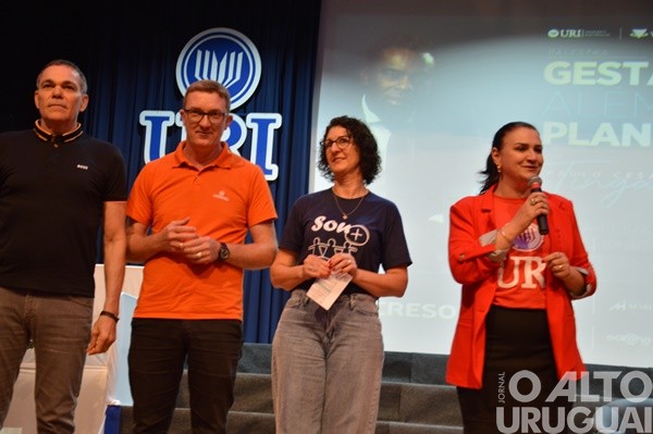 Tinga lota salão da URI/FW em palestra