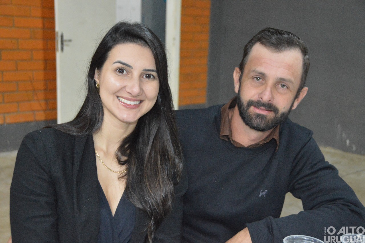 Centenas de pessoas participam da 19ª Festa do Leitão