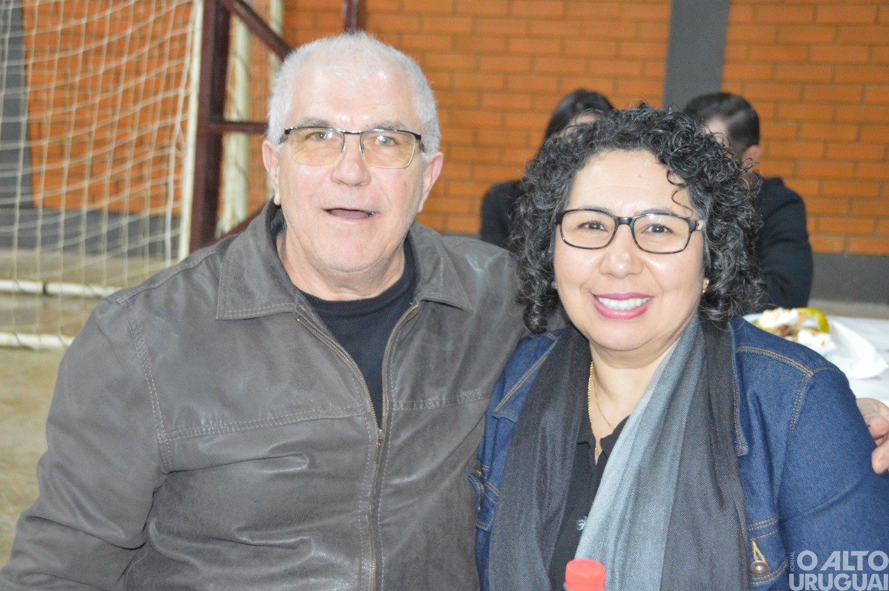 Centenas de pessoas participam da 19ª Festa do Leitão