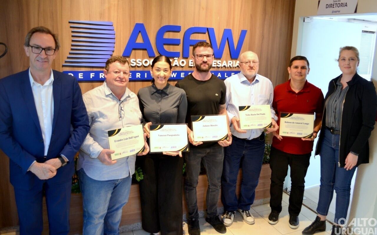 Empresário do Ano: indicados ao prêmio recebem certificados