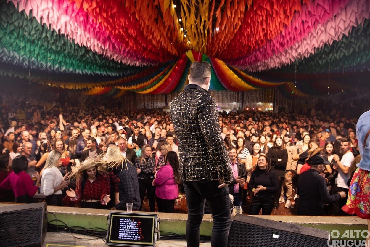 Festa de São João reúne mais de duas mil pessoas em Caiçara