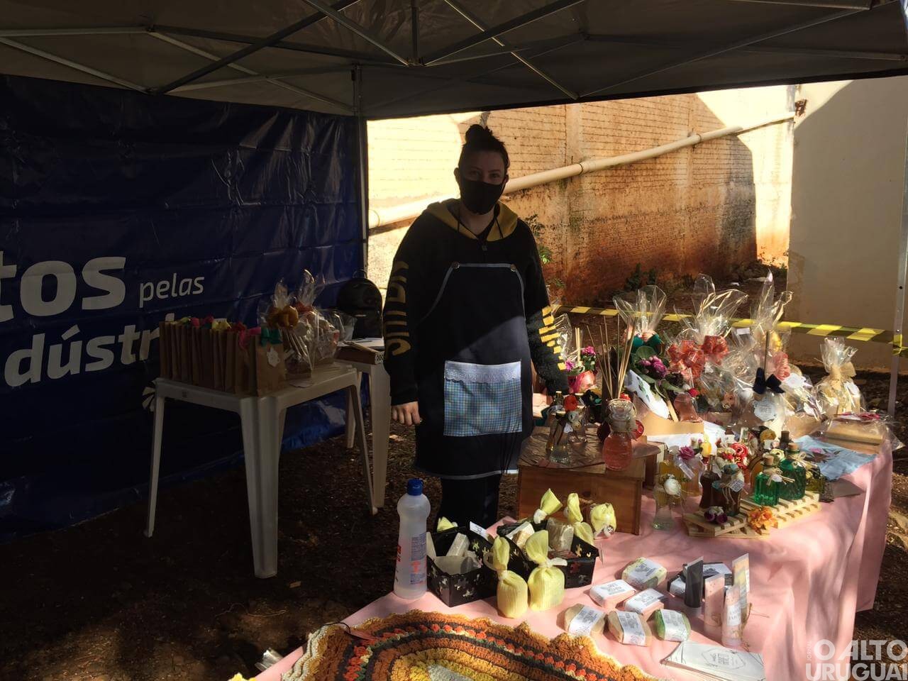 Cristal do Sul: feira movimenta comércio de produtos da agricultura familiar