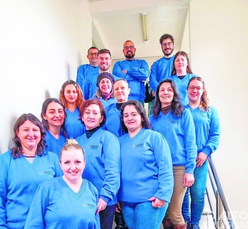 Equipe da Rede Bem Cuidar de Palmitinho recebe uniformes