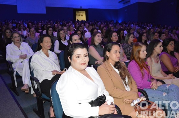 Mais de 800 pessoas participam de palestra com Leila Ama em FW