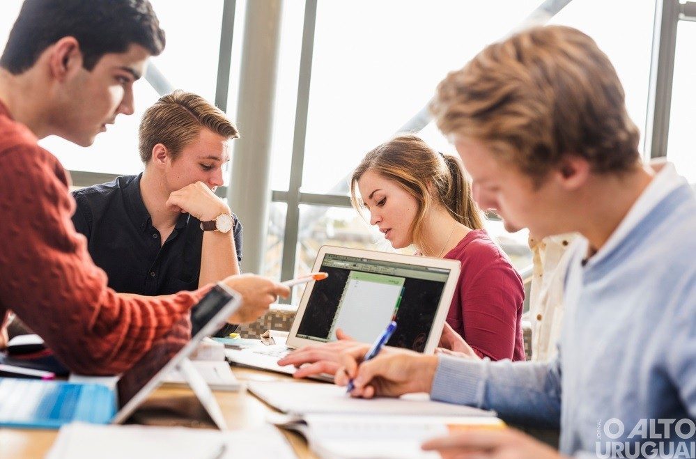Escola Básica: conheça mais sobre os cursos técnicos ofertados na URI/FW
