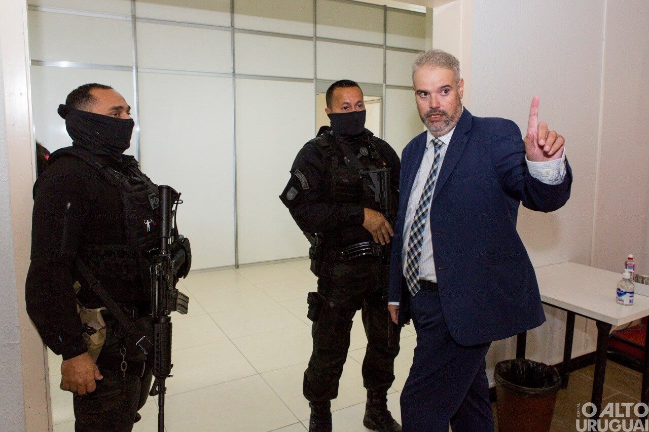 Advogado da ré afirma que o pai do menino é o autor do crime: “Vai ter que explicar muita coisa”