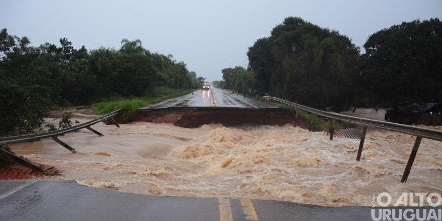 Enchentes prejudicam trechos de rodovias federais e estaduais no RS