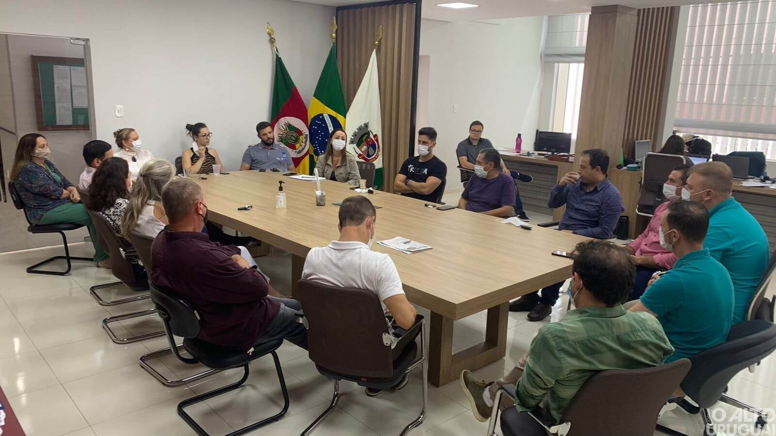Reajuste salarial para servidores é debatido em FW