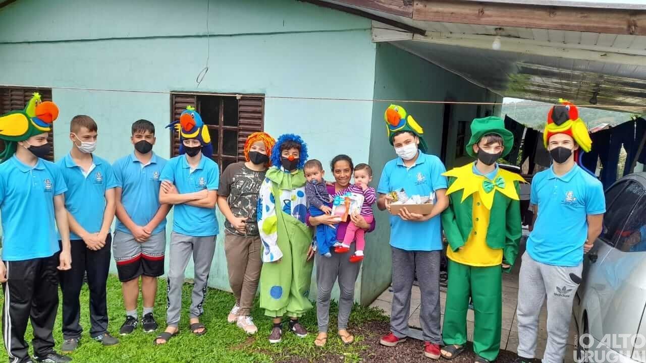 Vereadores mirins promovem ação solidária em Pinhal