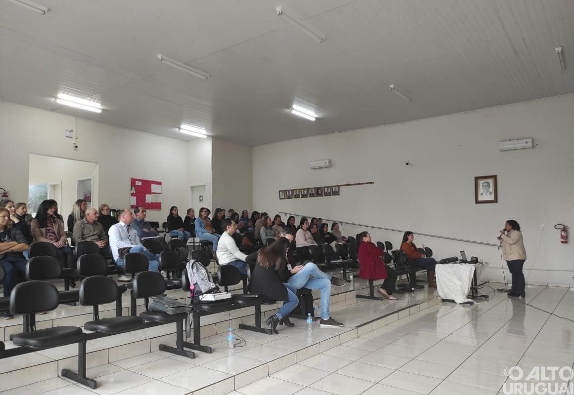 Servidores de Cristal do Sul participam de formação sobre afro-brasileiros e indígenas