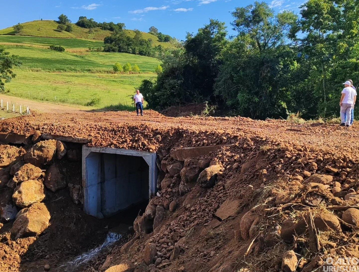Secretaria de Obras de Jaboticaba instala galeria na Linha Santa Lúcia