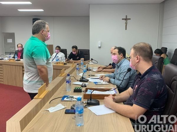 Vereadores suplentes do MDB tomam posse temporariamente em FW
