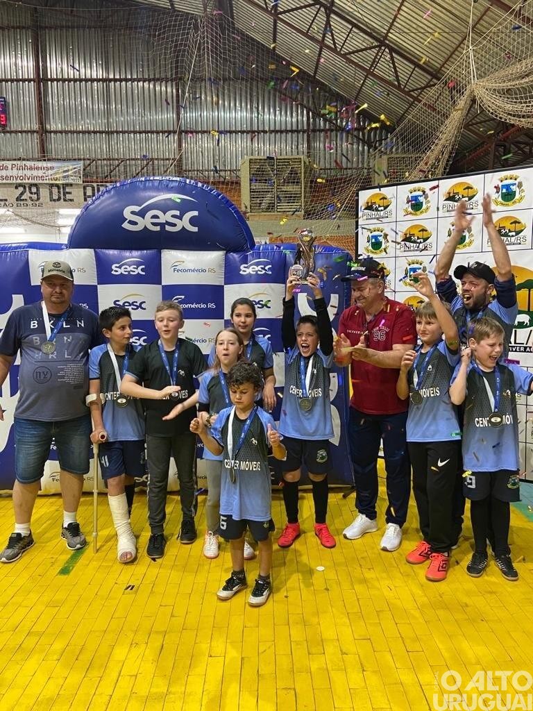 Pinhal conhece seus campeões no futsal 