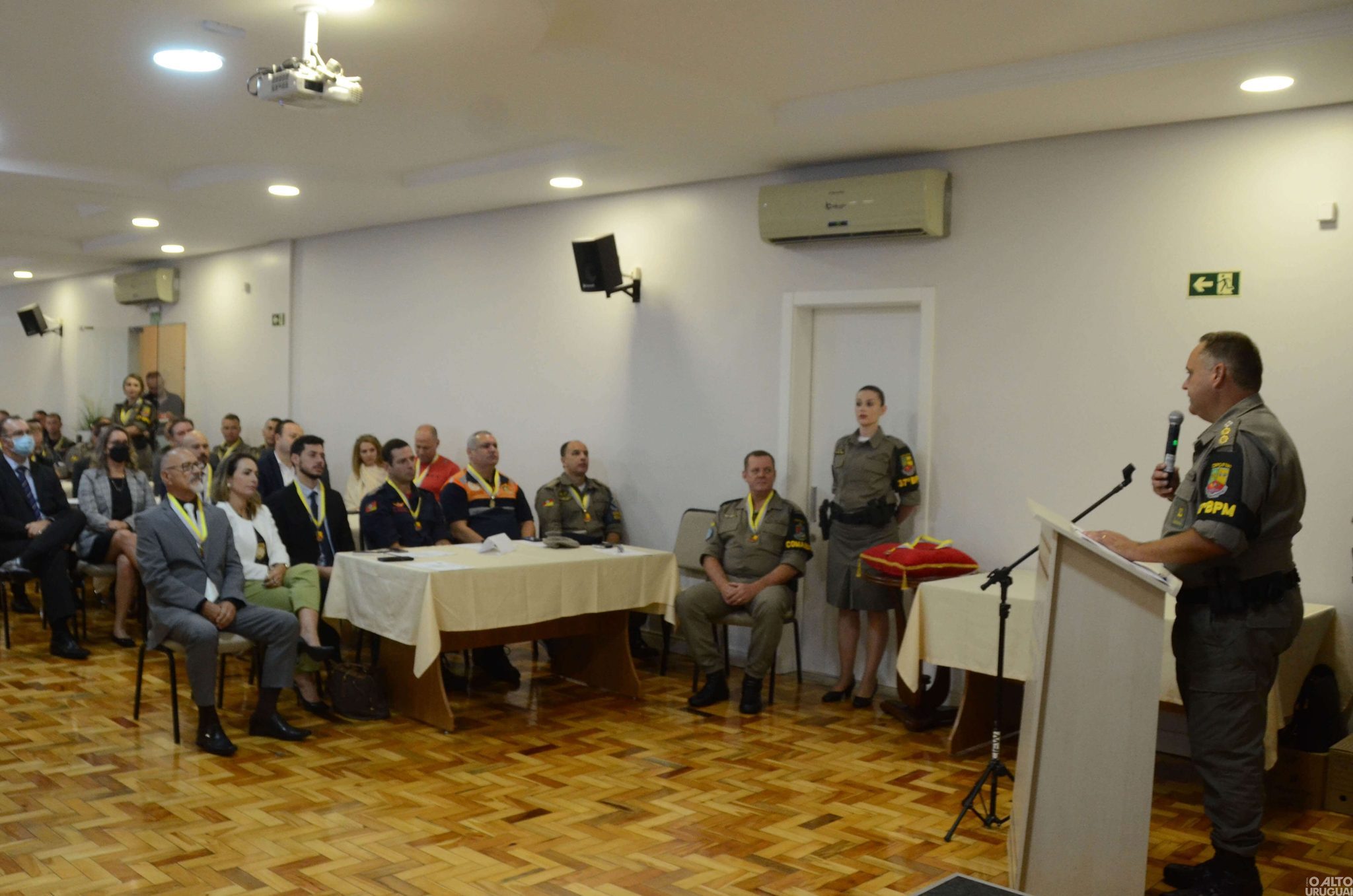 37º BPM realiza cerimônia de entrega de comendas