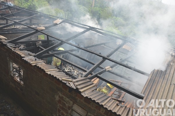 FW: Bombeiros atendem mais um incêndio em residência