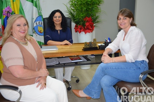 Encontro reúne três prefeitas em exercício da região