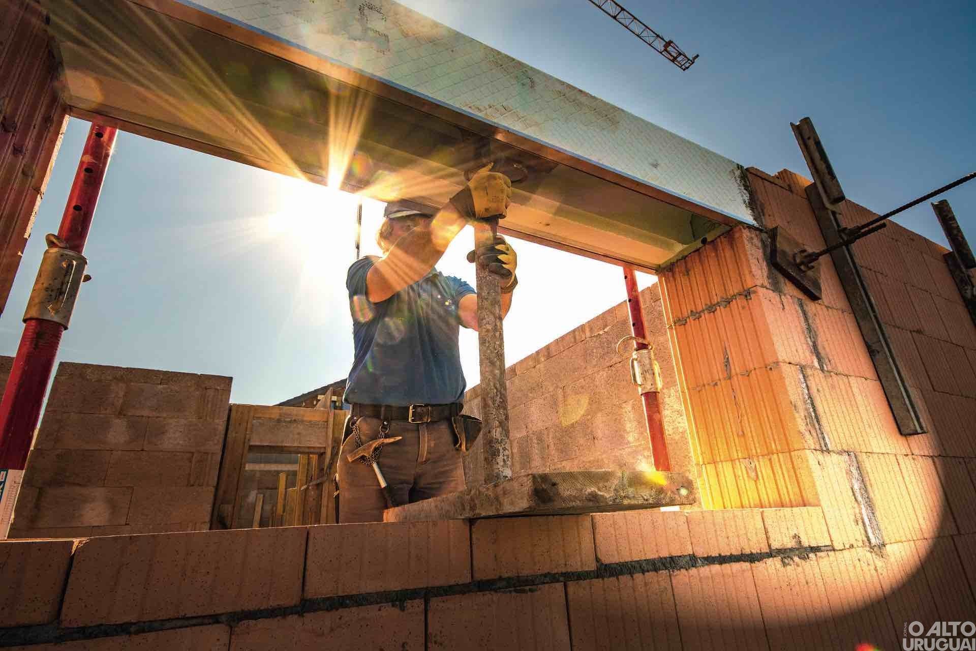Construção registra maior número de vagas de emprego com carteira assinada no RS