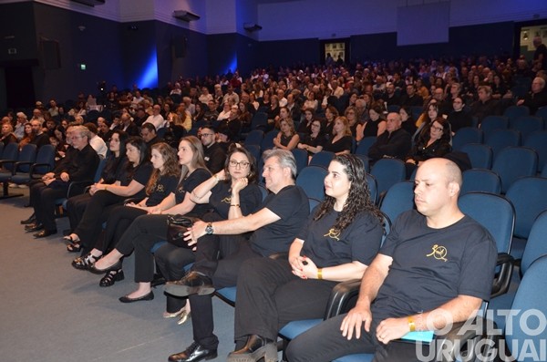 Emoção e reencontros marcam os 30 anos do Coral da URI/FW