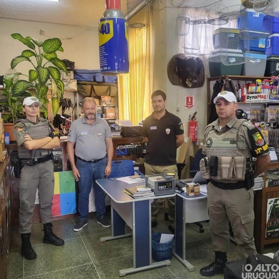 Polícia realiza visita a comerciantes de armas em FW