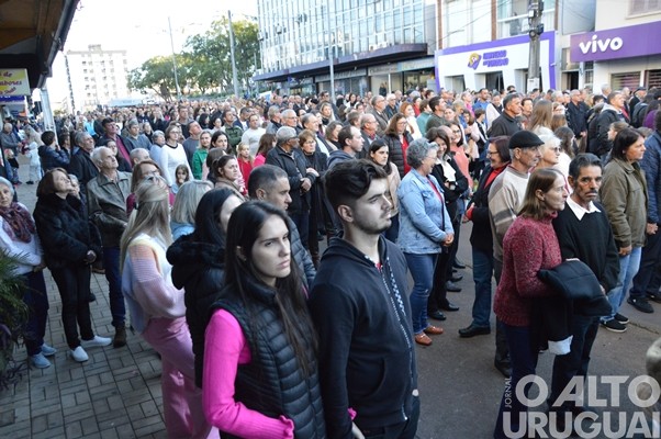 Confecção dos tapetes de Corpus Christi mobiliza católicos em FW