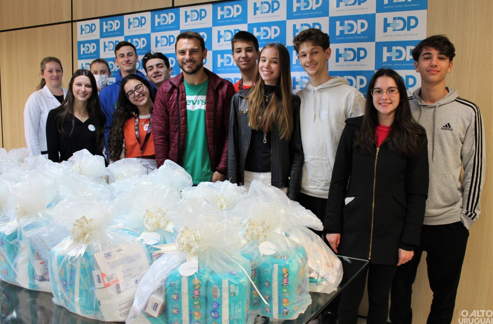 Interact doa kits de recém-nascidos ao HDP
