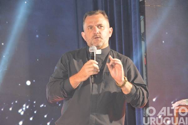 Palestra-show com Otélio Drebes reúne mais de 600 pessoas em Seberi