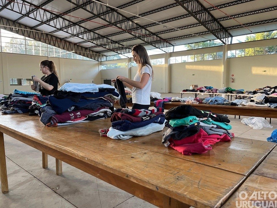 Centralizada coleta de donativos no pavilhão em frente à Eixo Sul em FW