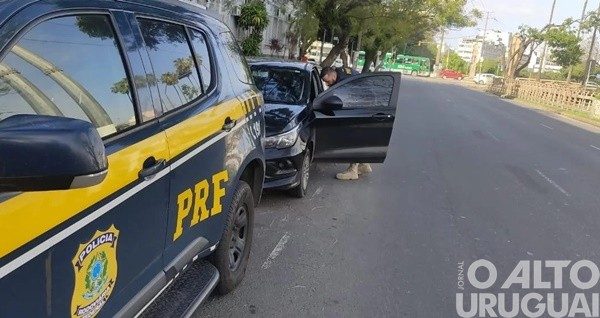 PRF prende casal e recupera veículo de FW na BR-290