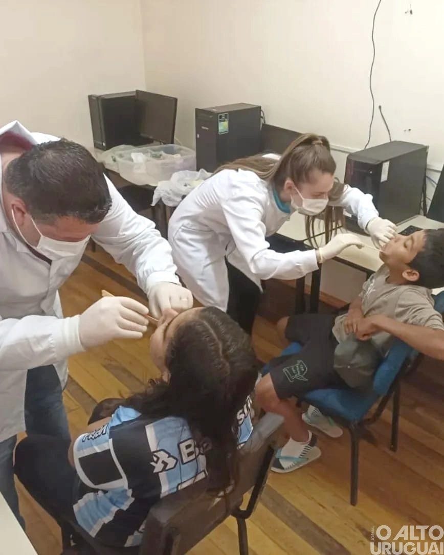 Alunos de Vista Alegre recebem exames e avaliações de dentistas