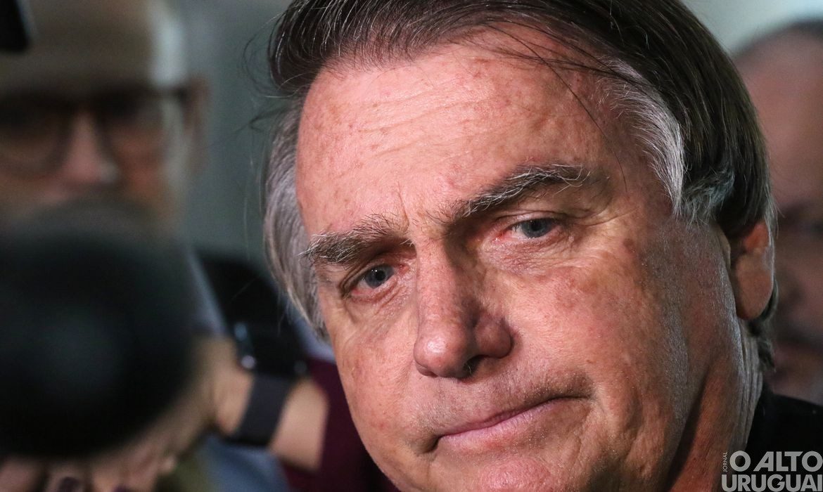 Maioria do TSE condena Bolsonaro à inelegibilidade por oito anos