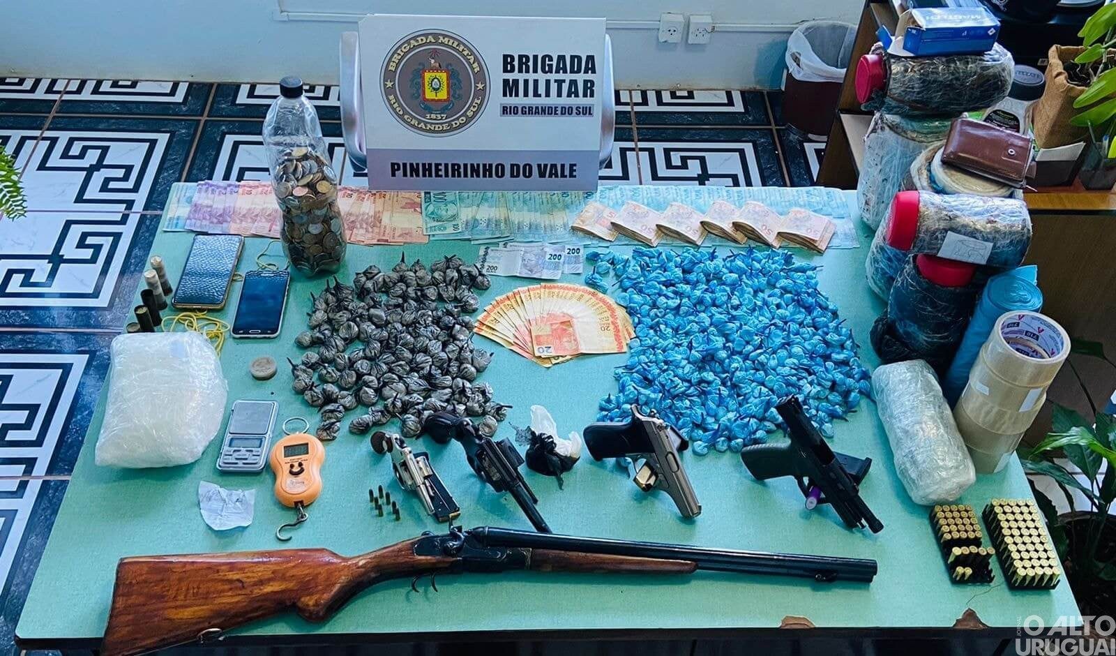 Homens são presos por tráfico de drogas Pinheirinho do Vale