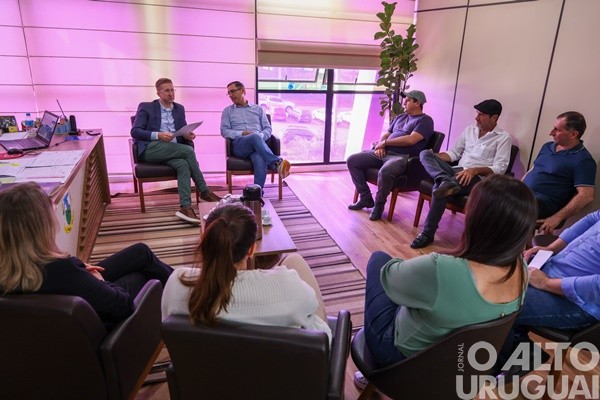 Prefeito de Pinhal recebe a vista do secretário de Desenvolvimento Social do RS