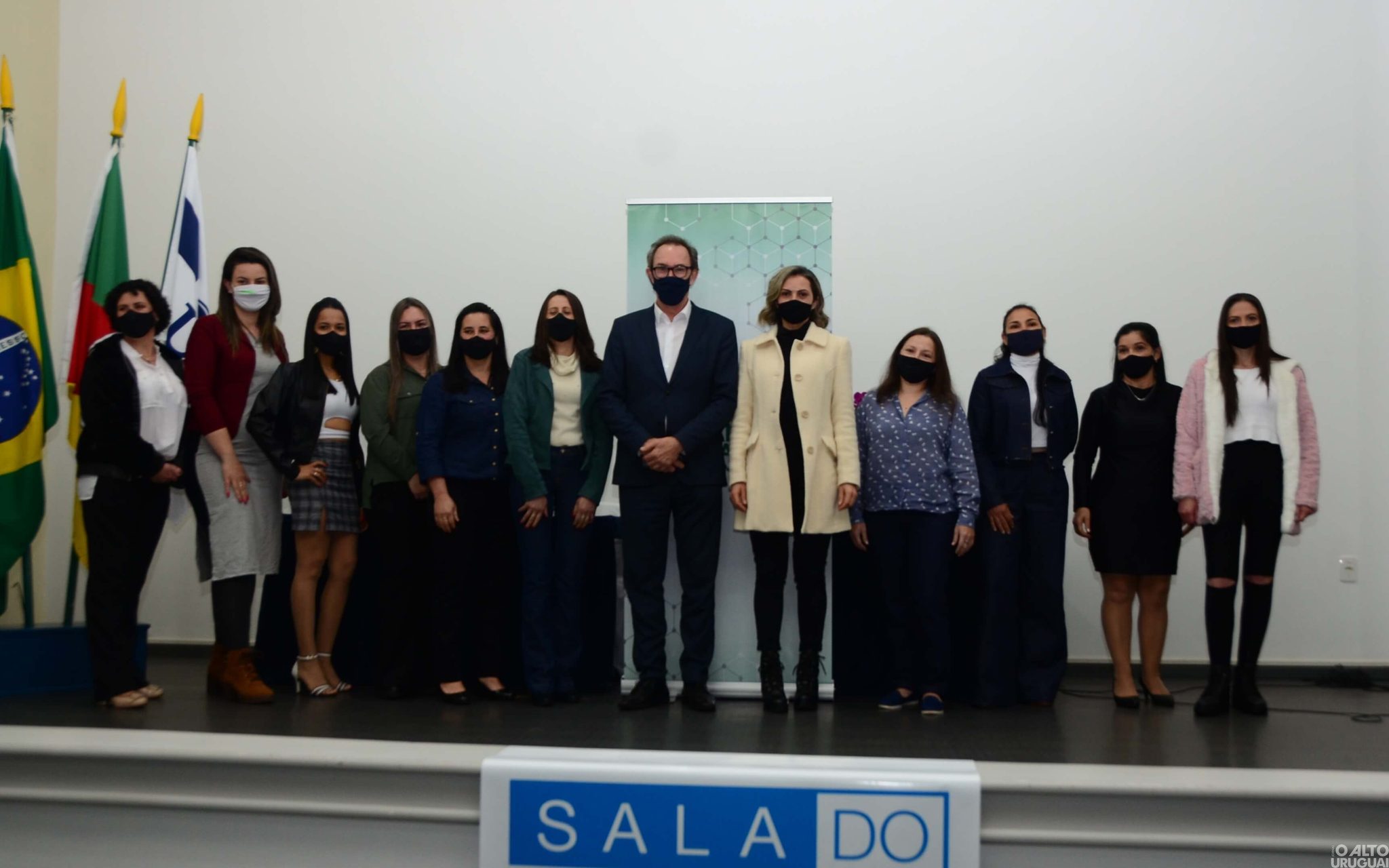 Primeira turma do Curso de Corte e Costura recebe certificação em FW
