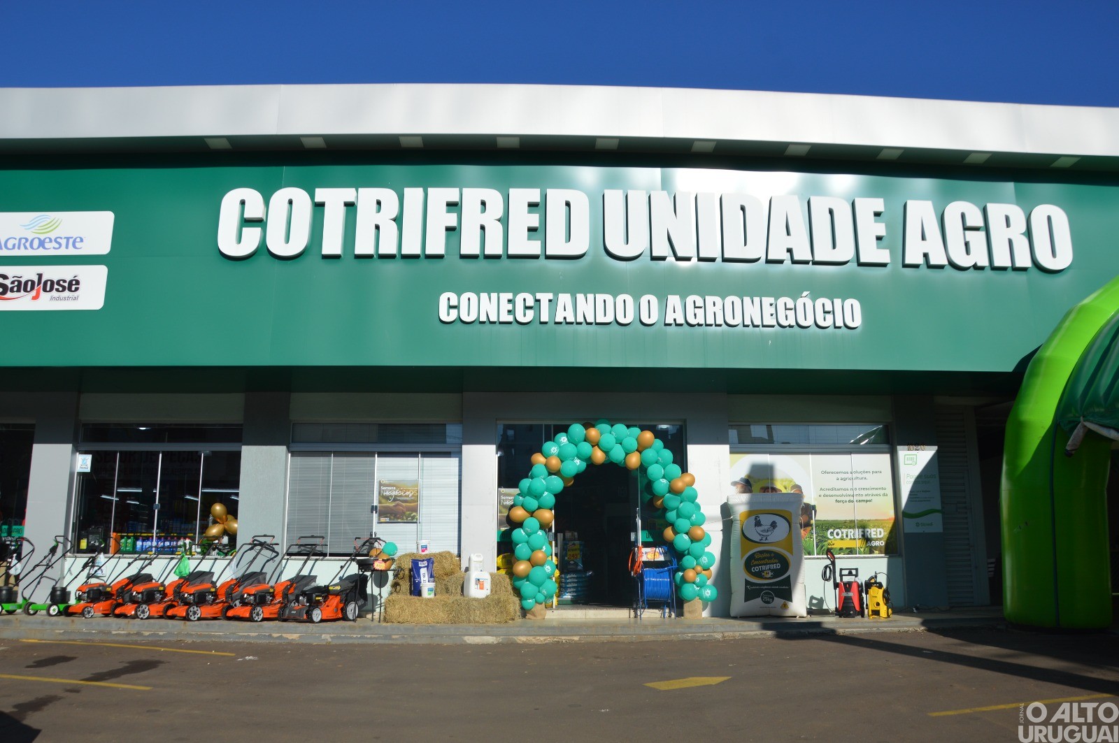 Cotrifred inaugura moderna seção de peças em FW