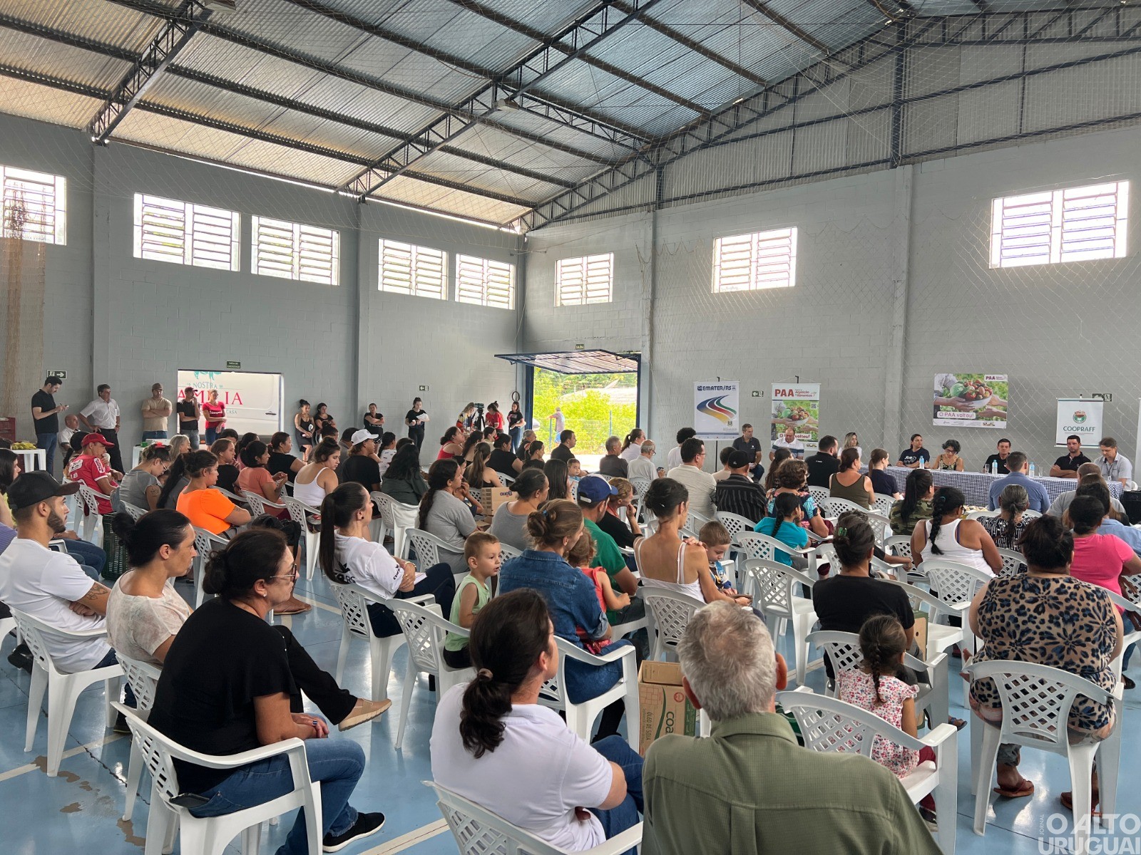 Conab e cooperativas da região formalizam contratos do PAA