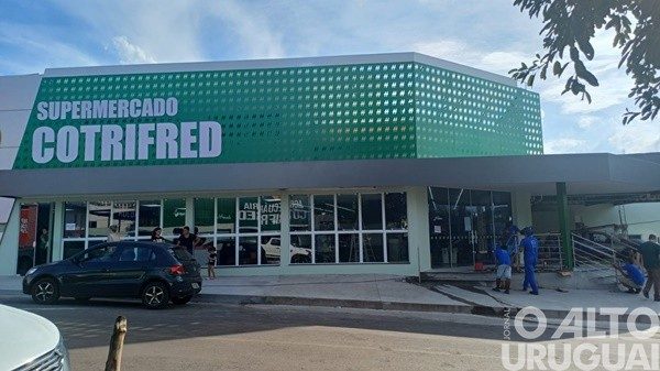 Cotrifred reinaugura supermercado em Iraí