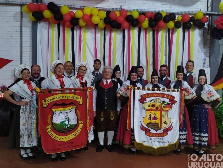 Grupos do Centro Cultural 25 de Julho participam de encontros de danças