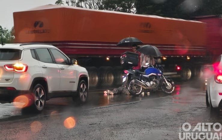 PRF atende acidente no trevo do Razia em FW