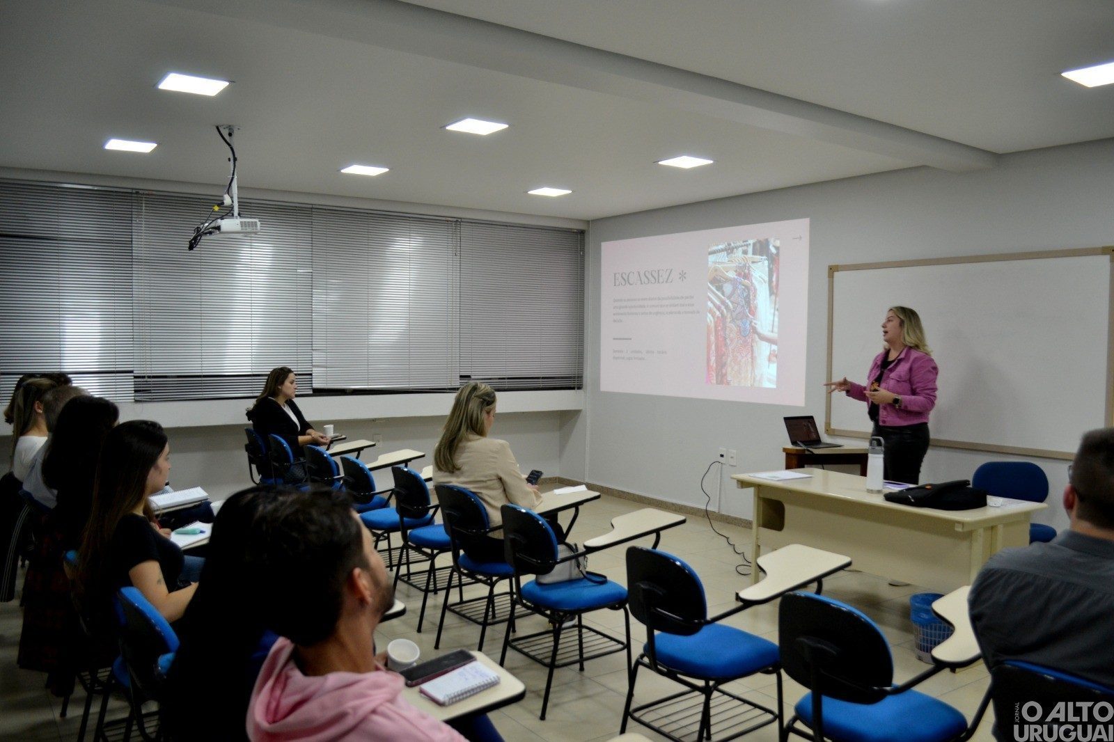 Capacitação sobre redes sociais é realizada pela AEFW