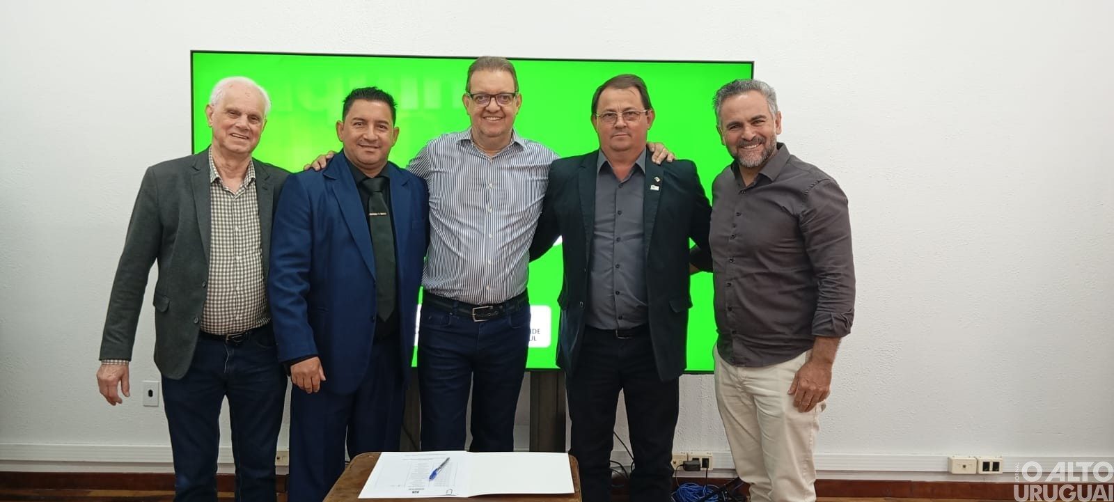 Vice-prefeito de Planalto assina convênios em Porto Alegre