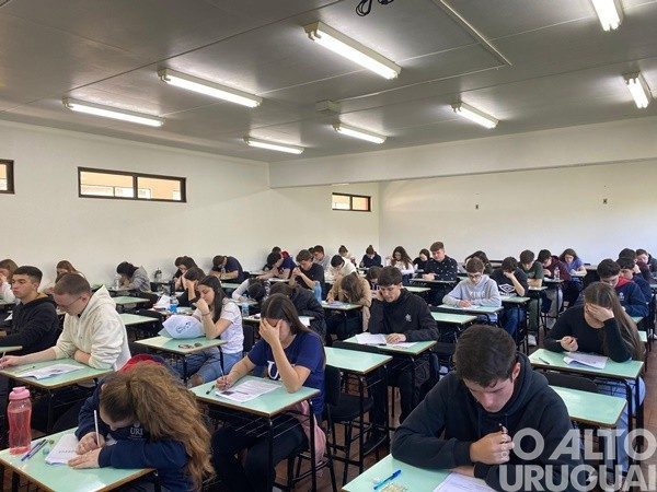 24º Simulado do Ensino Médio da URI/FW atrai alunos de escolas da região