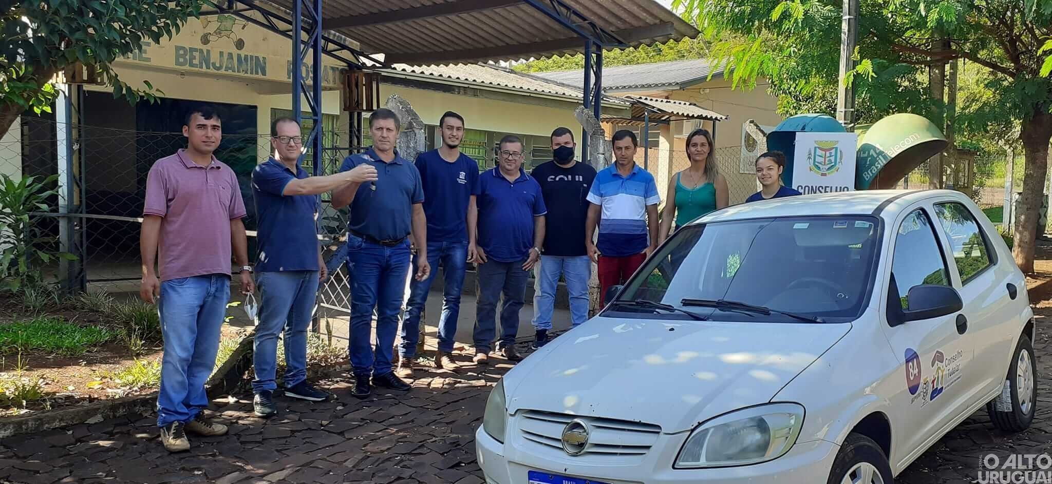 Administração de Cristal do Sul entrega veículo para o Conselho Tutelar